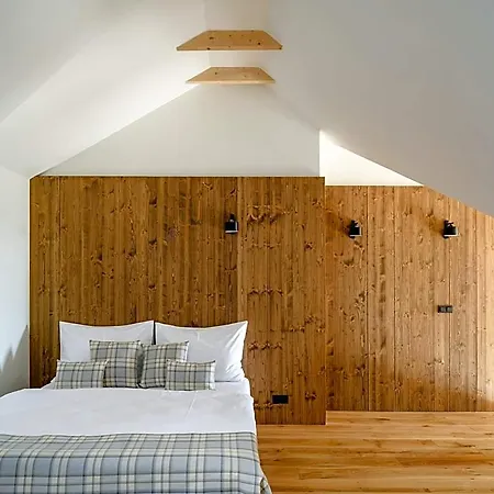 Hotel Aldrov 4*